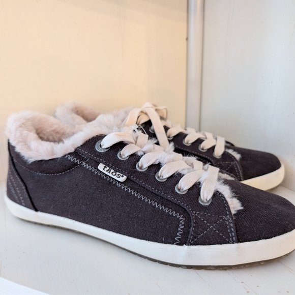 Taos Footwear Shoes - Taos Starline NWT Faux Fur Lined Canvas Sneakers Comfort Arch Support 8.5